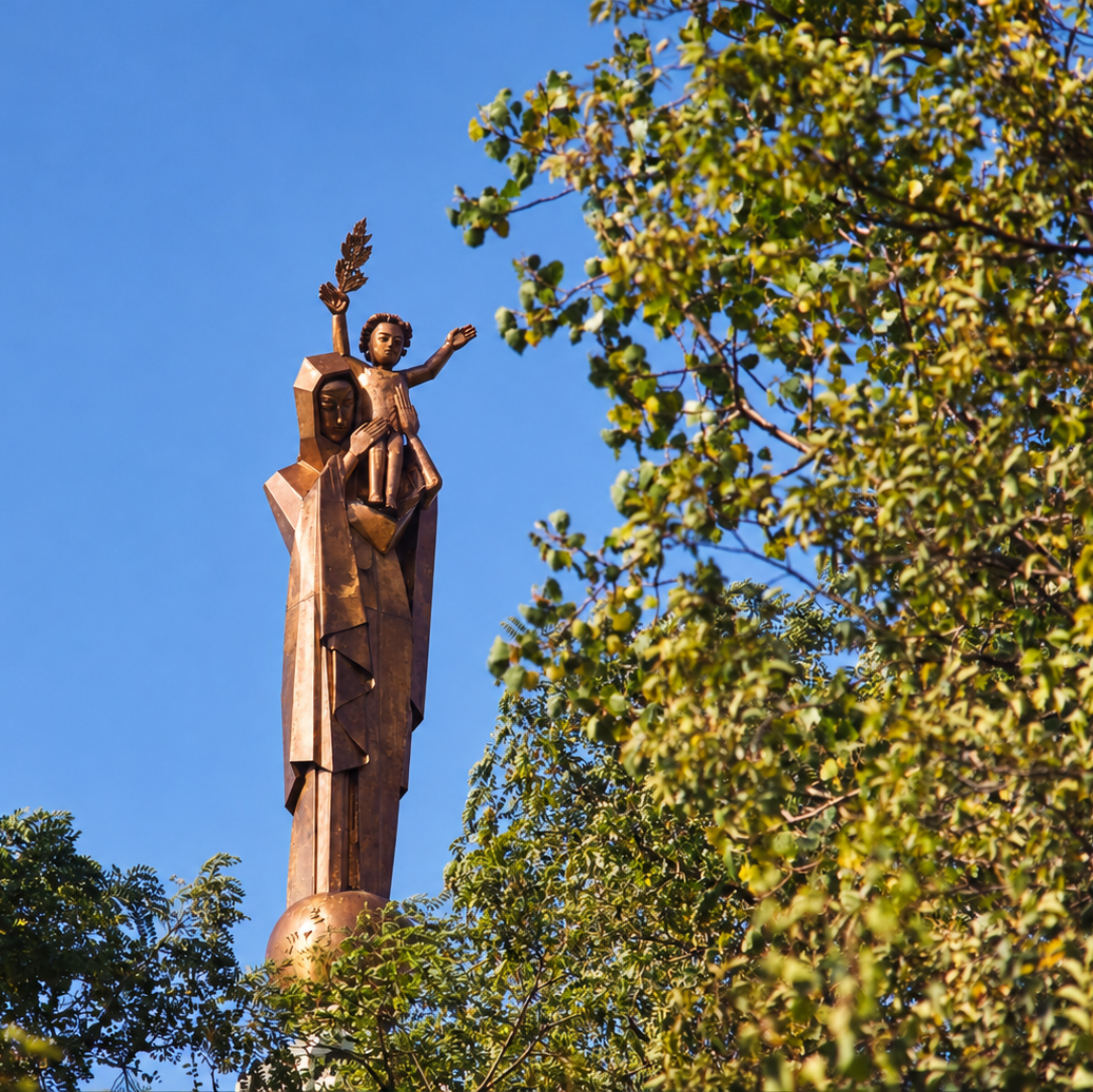 Statue Notre Dame de France à Baillet en France